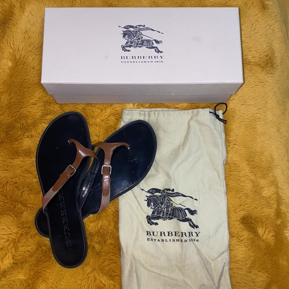 Burberry Icon Clip Flat Thong Slippers